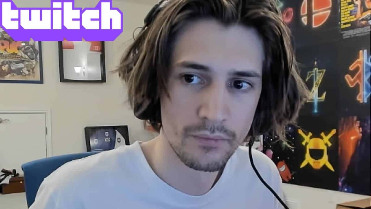 xQc next to the Twitch logo