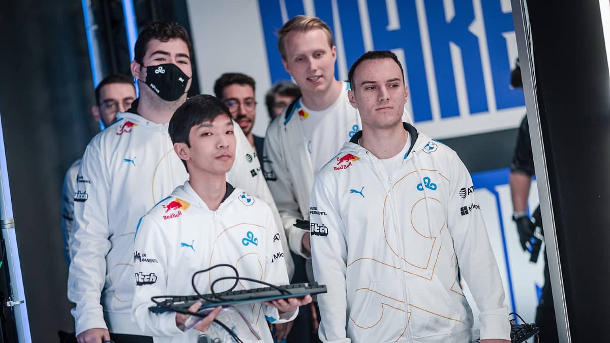 league of legends cloud9 2021 roster walk towards camera perkz sven