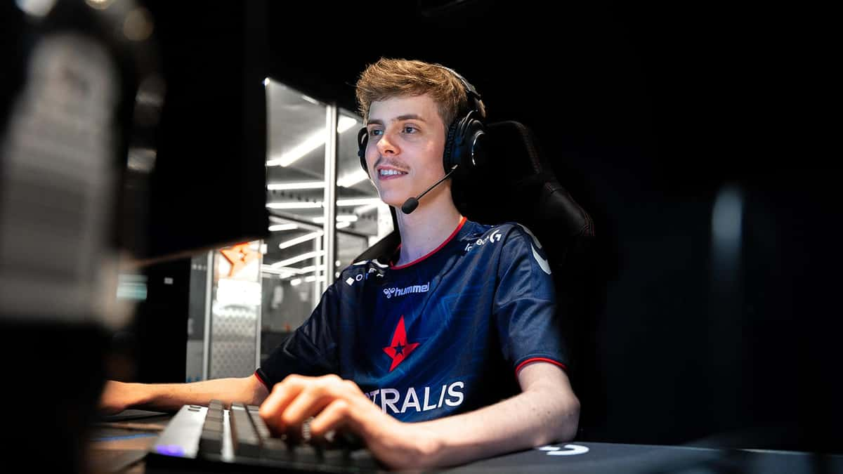 Astralis Th0masHD playing Fortnite