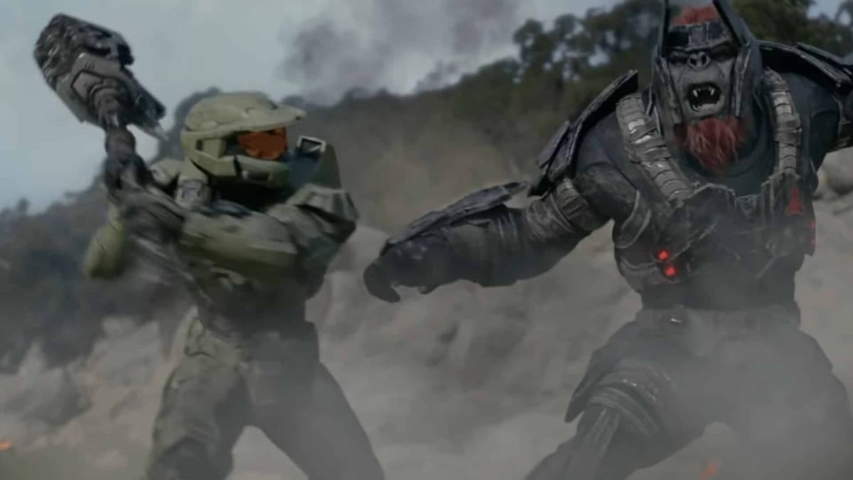 Master Chief using the Gravity Hammer