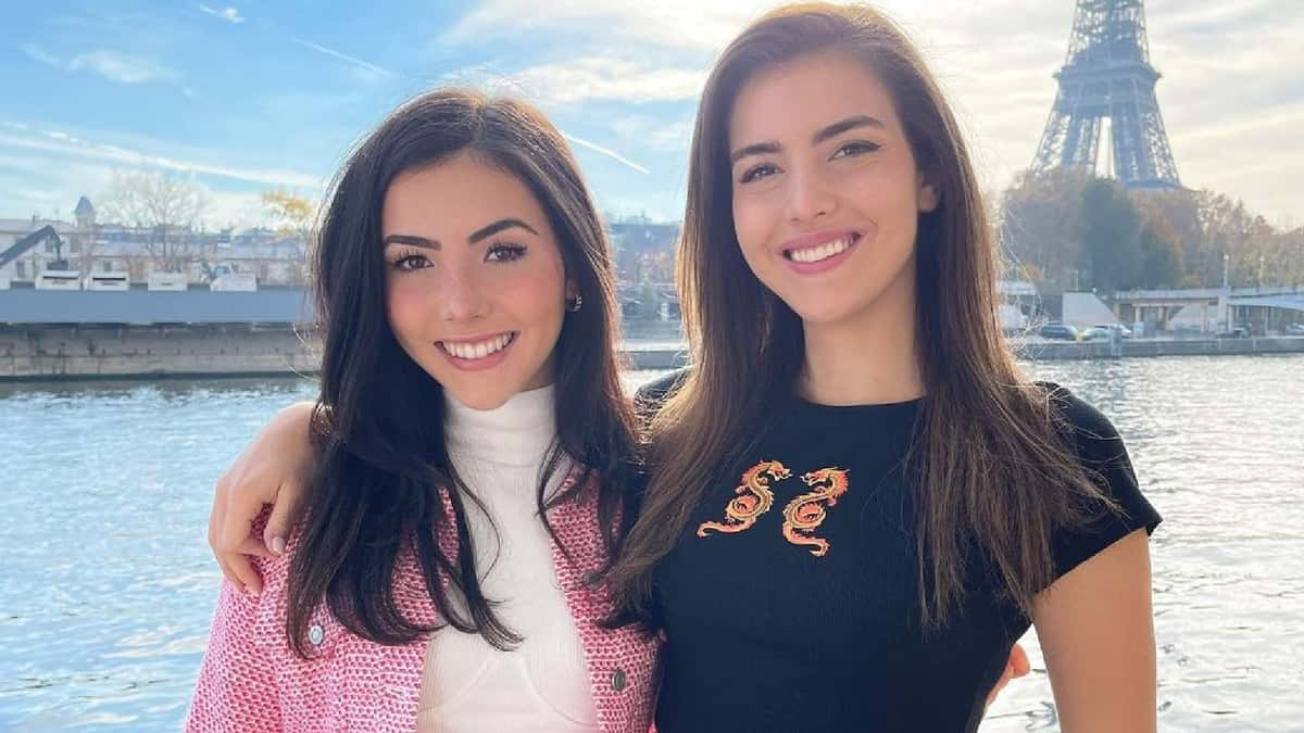 Alexandra and Andrea Botez in front of eiffel tower