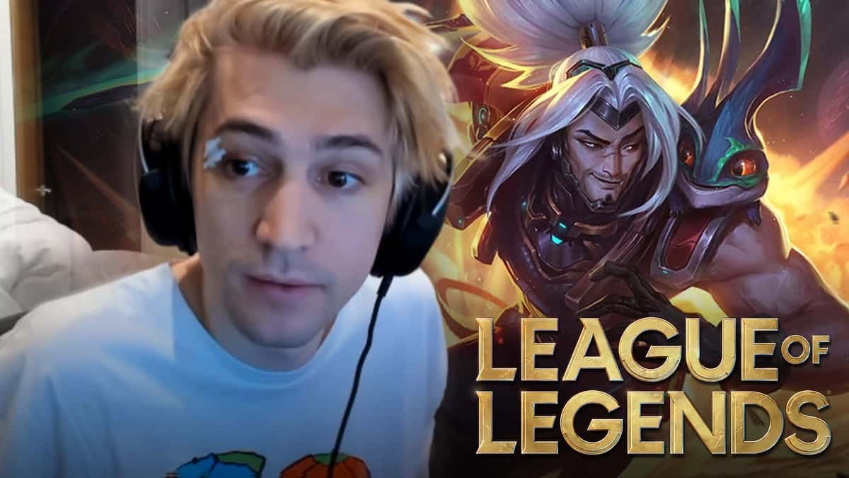 xQc alongside Yasuo from League of Legends.