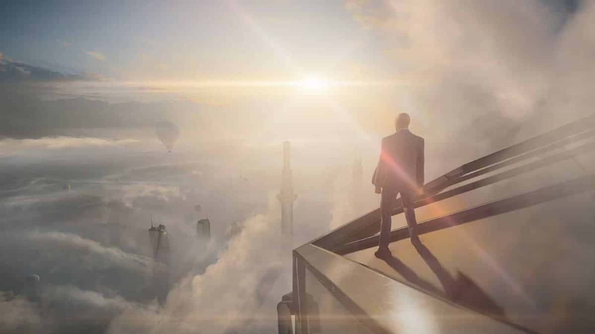 Hitman 3 screenshot showing Agent 47 in Dubai