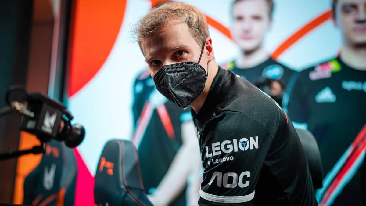 g2 esports jankos looks into camera post-LEC match