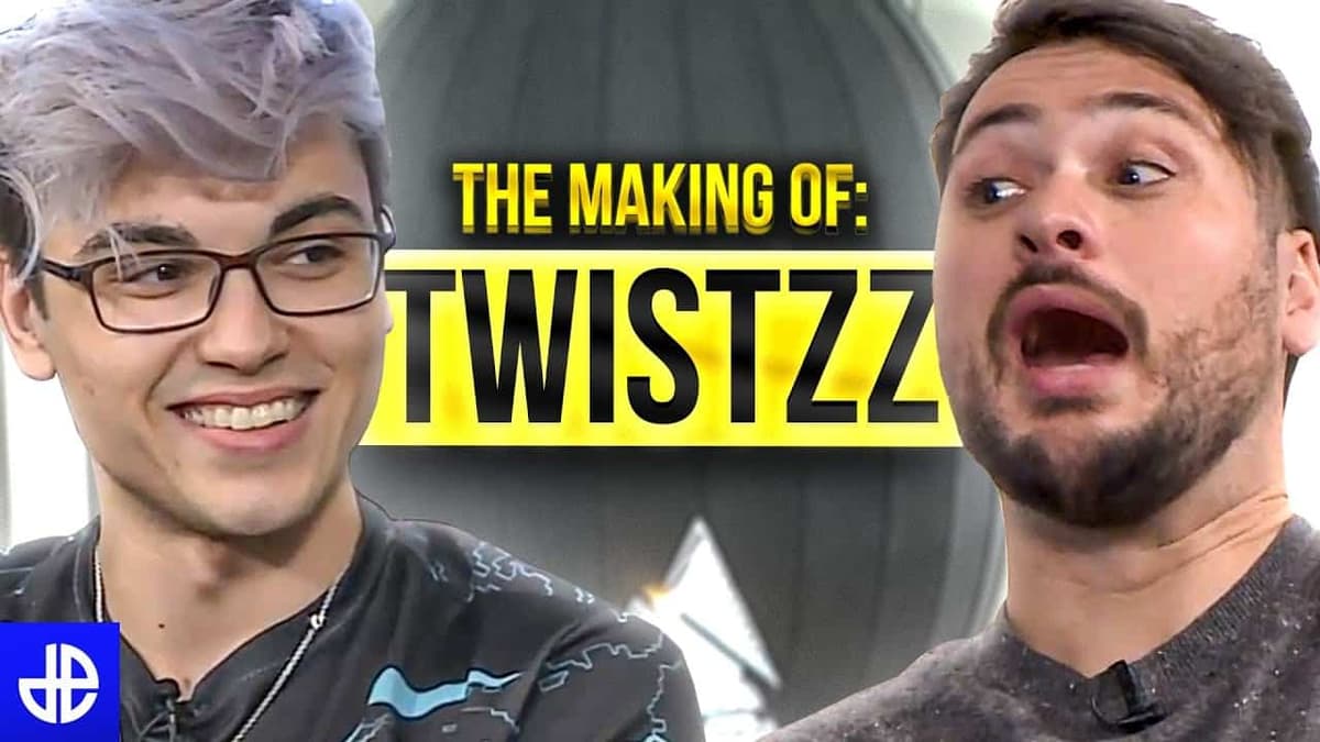 CS:GO pro Twistzz looking at to Sadokist