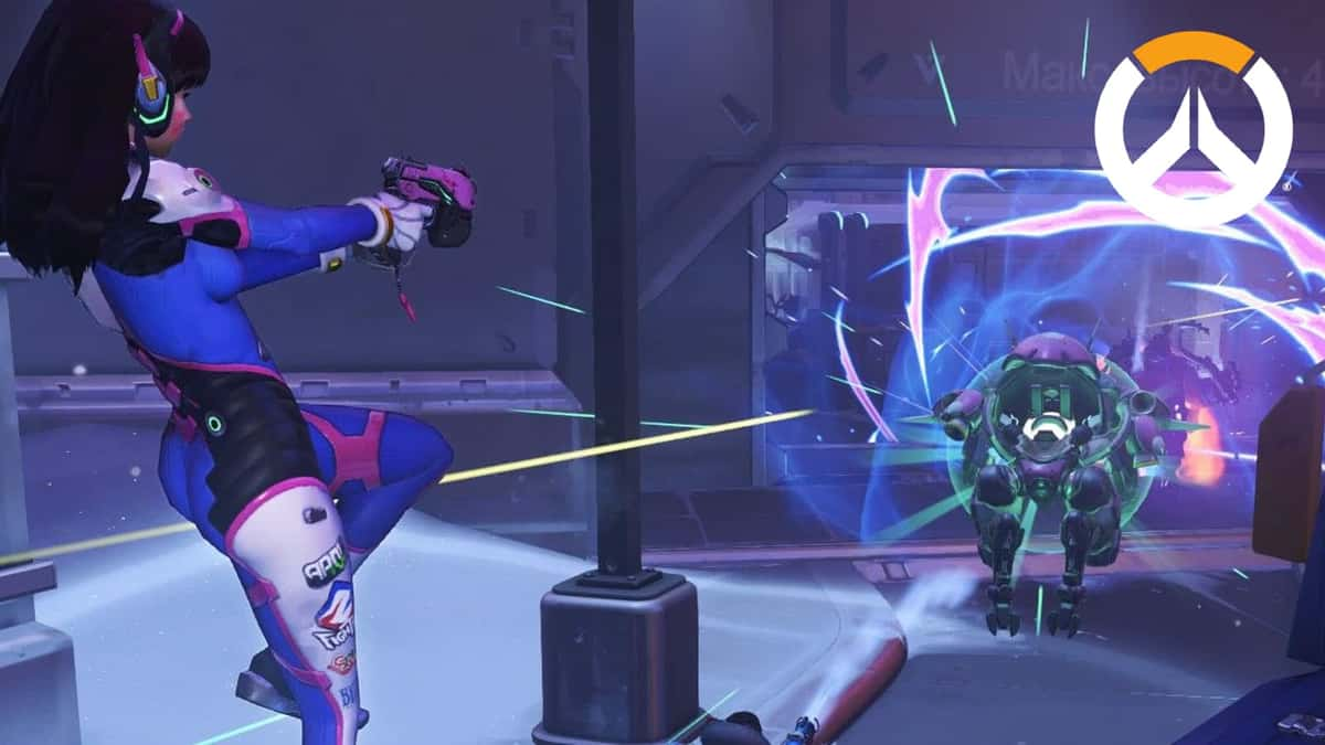 overwatch d.va shoots at enemy team as MEKA self-destructs