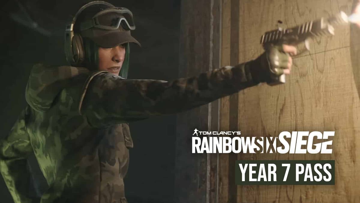 Ela shooting pistol in Rainbow Six