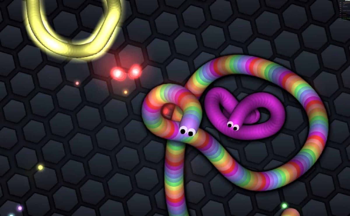 in-game screenshot of slither io