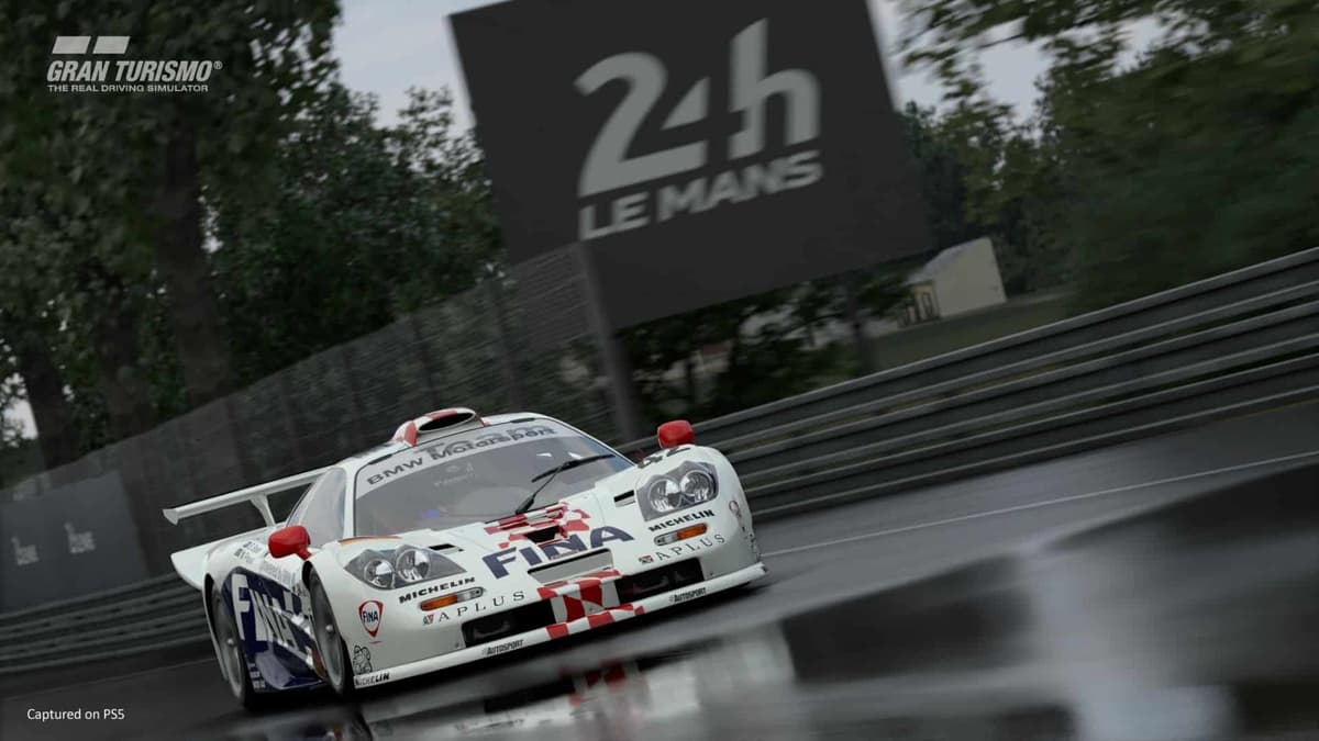 Car driving in le mans 24-hour race in gt7