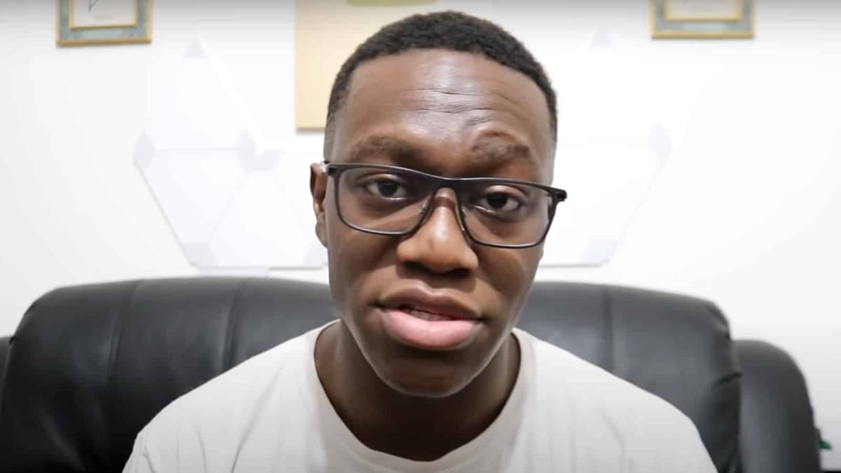 Deji films a YouTube video