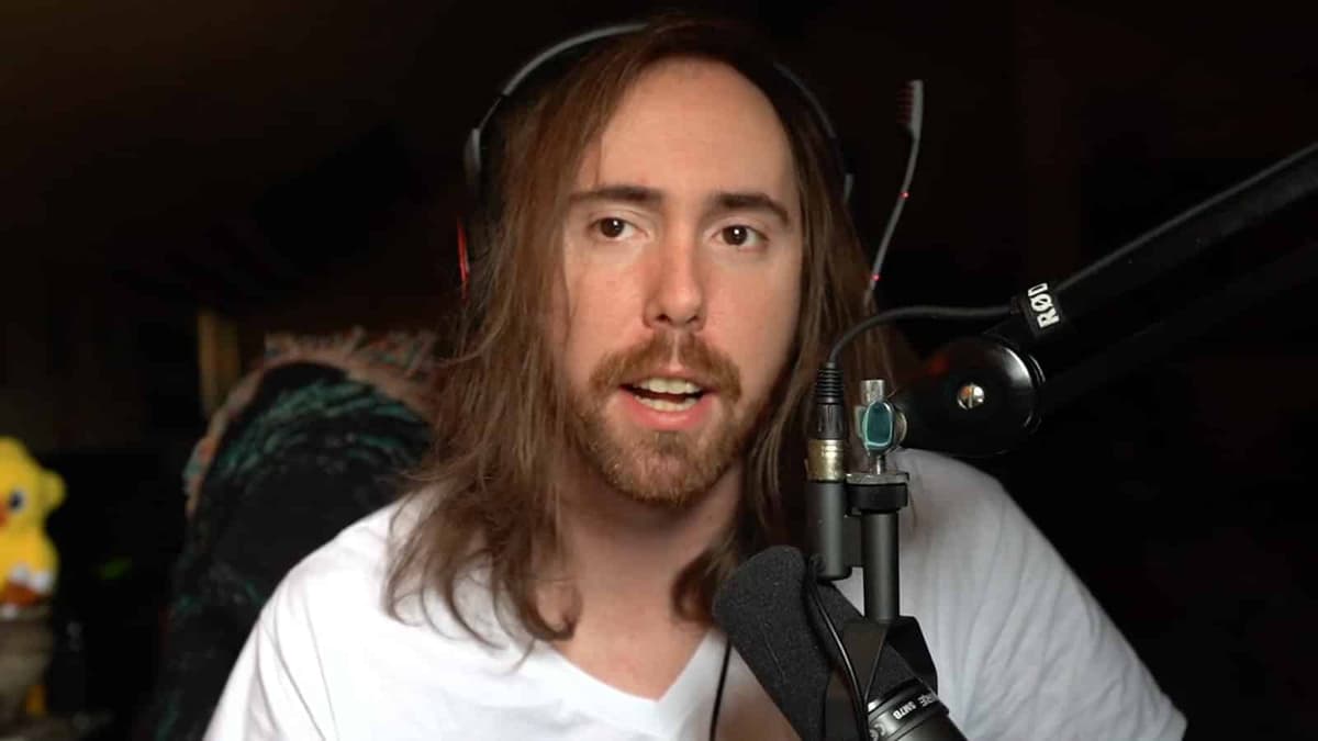 Asmongold streaming on Twitch