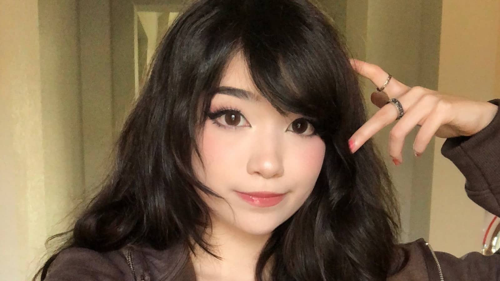 Emiru returns to Twitch and explains how lingering issues led to impromptu  break - Dexerto