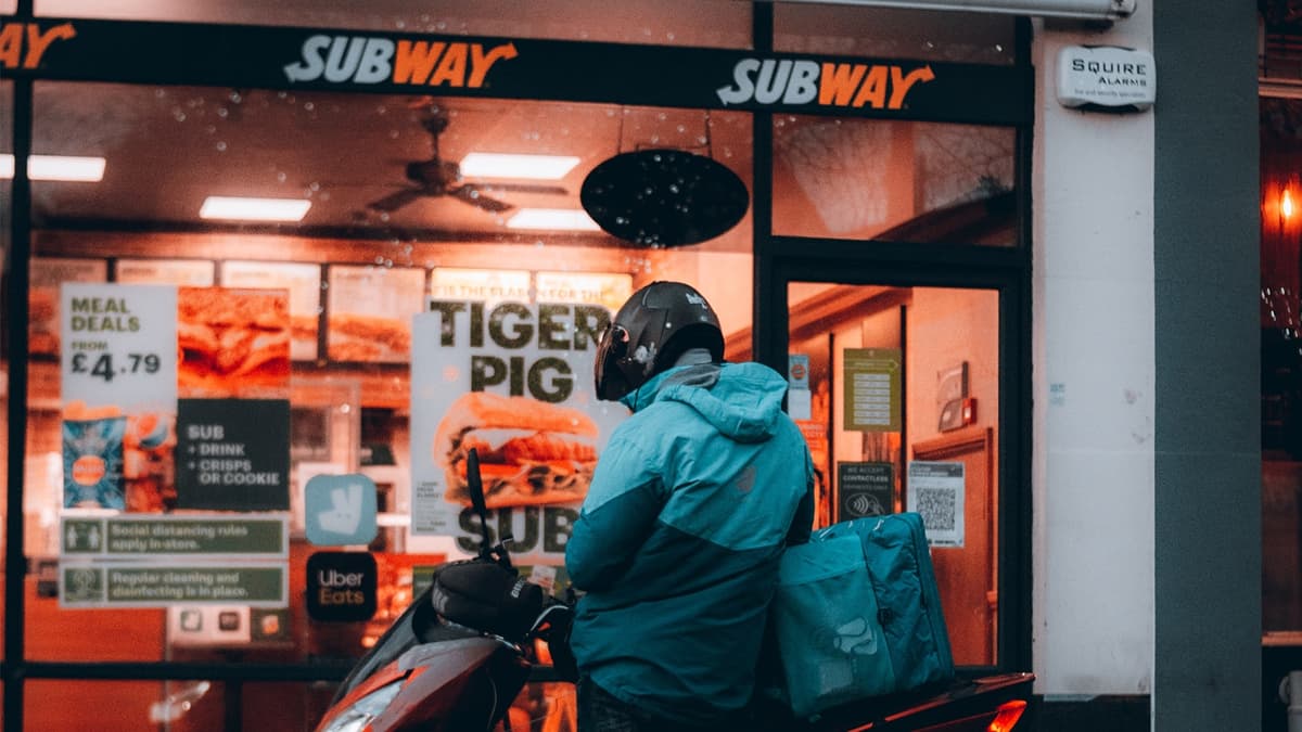 matheus bardemaker unsplash subway rainy