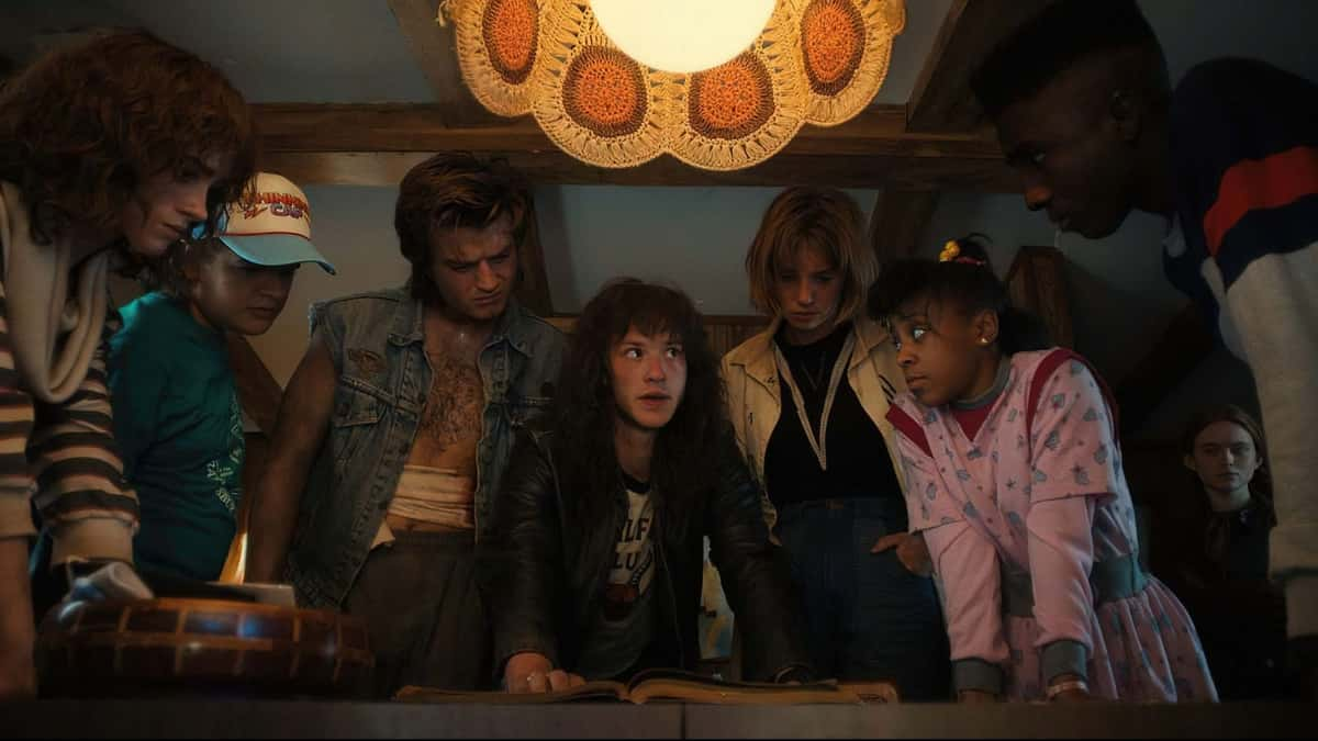 strangerthings-strangerthings4-8-00-32-47-06-r-1655217471