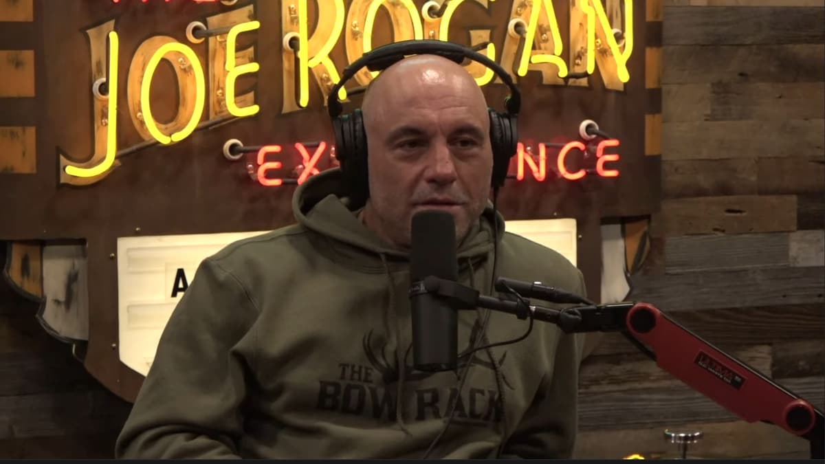 Joe Rogan talking into microphone