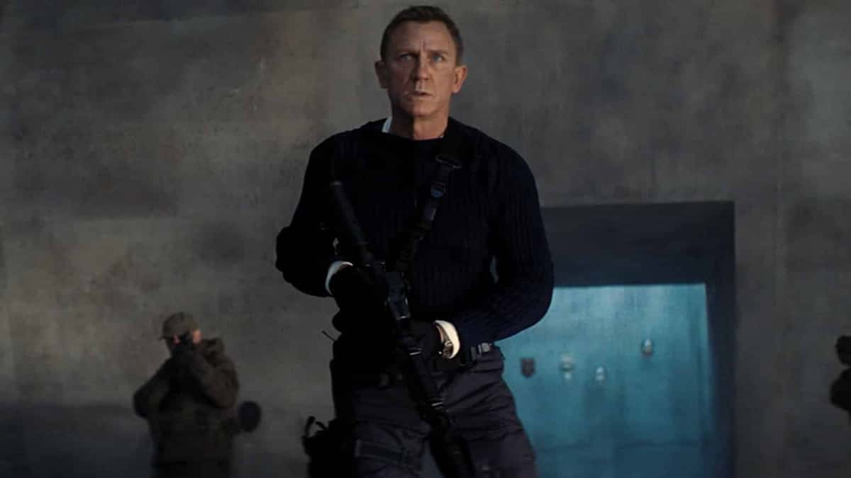 daniel-craig-as-james-bond-shooting-gun-in-no-time-to-die