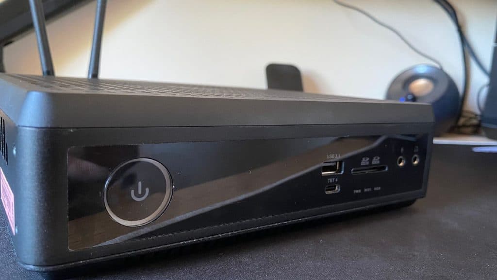 The front IO of the Zotac Magnus ZBOX in all its glory 