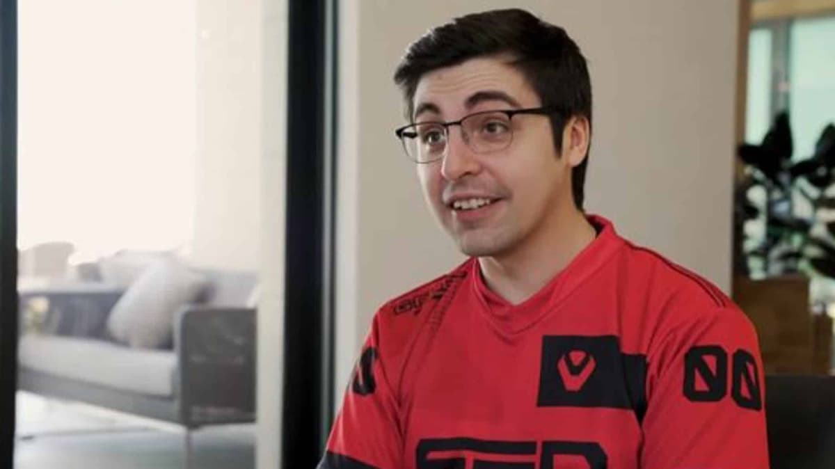 Shroud in Sentinels jersey