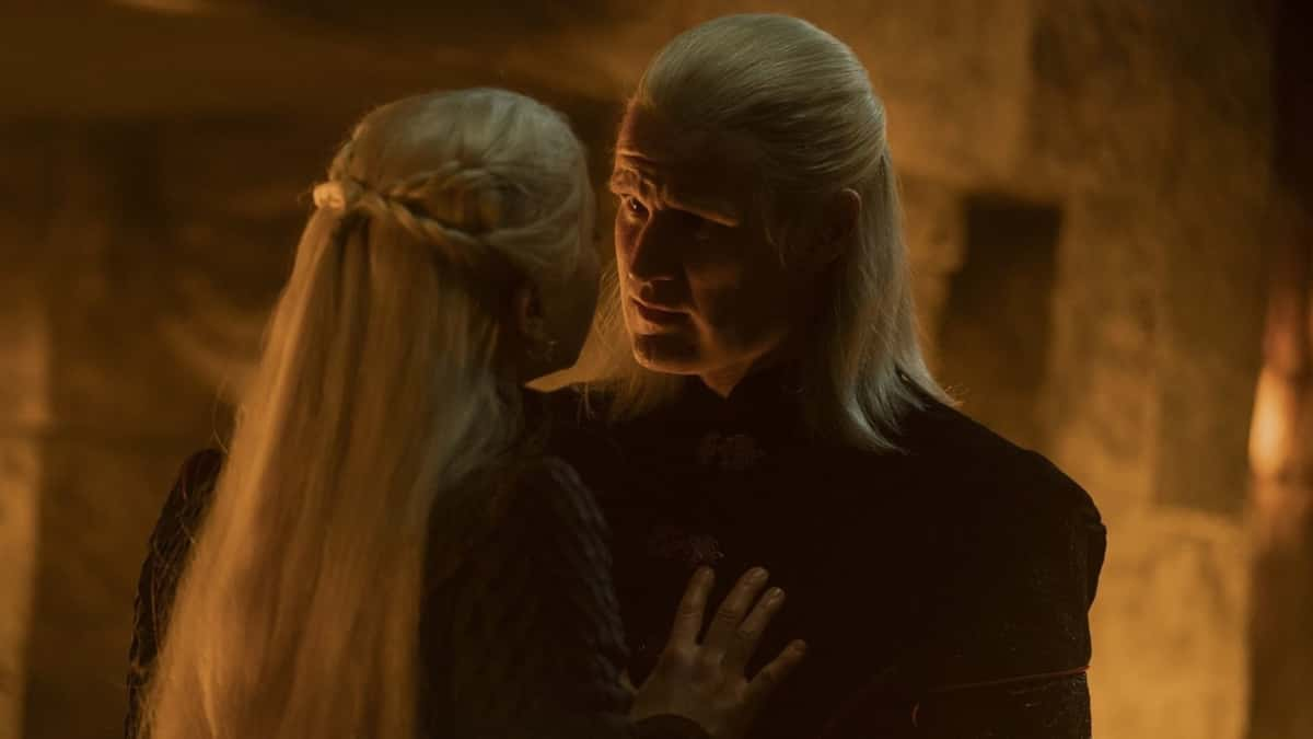 Daemon choking Rhaenyra in House of the Dragon Episode 10