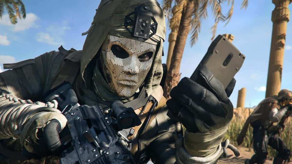 Warzone 2 operator using phone