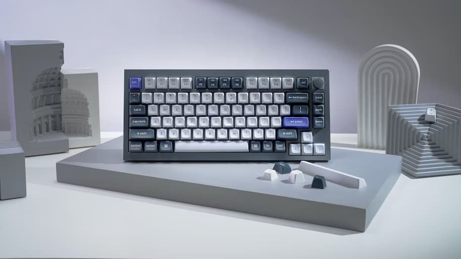 A keychron Q1 Pro in Grey