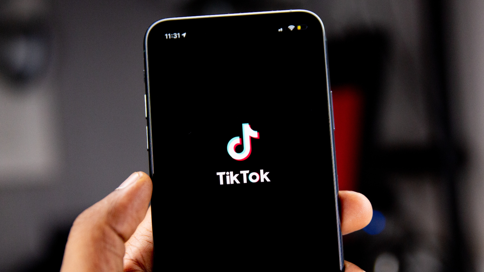 13 estados abrem processo contra o TikTok alegando que filtros de beleza e rolagem automática prejudicam crianças