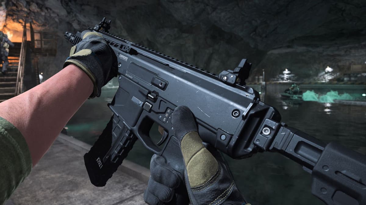 cod operator holding the iso hemlock in modern warfare 2 and warzone 2