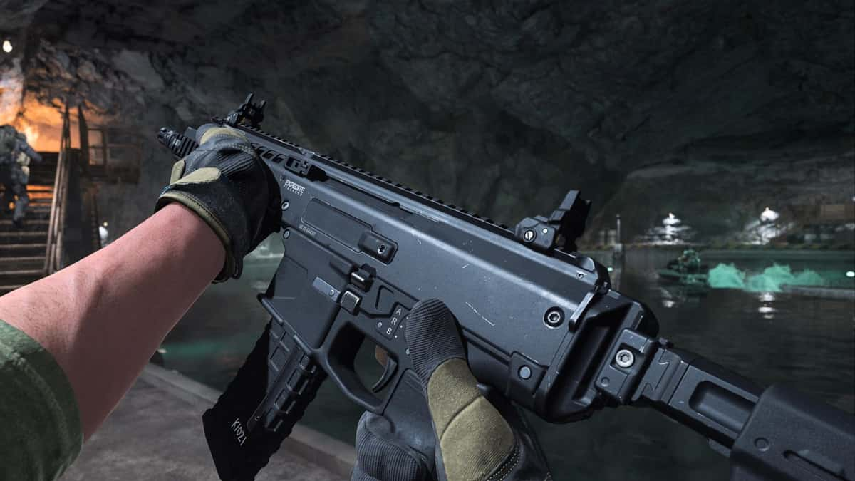 cod mw2 operator holding hemlock iso AR