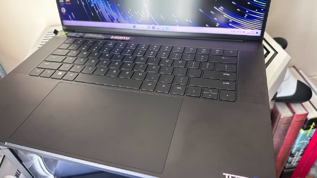 Razer Blade 16 trackpad and keyboard