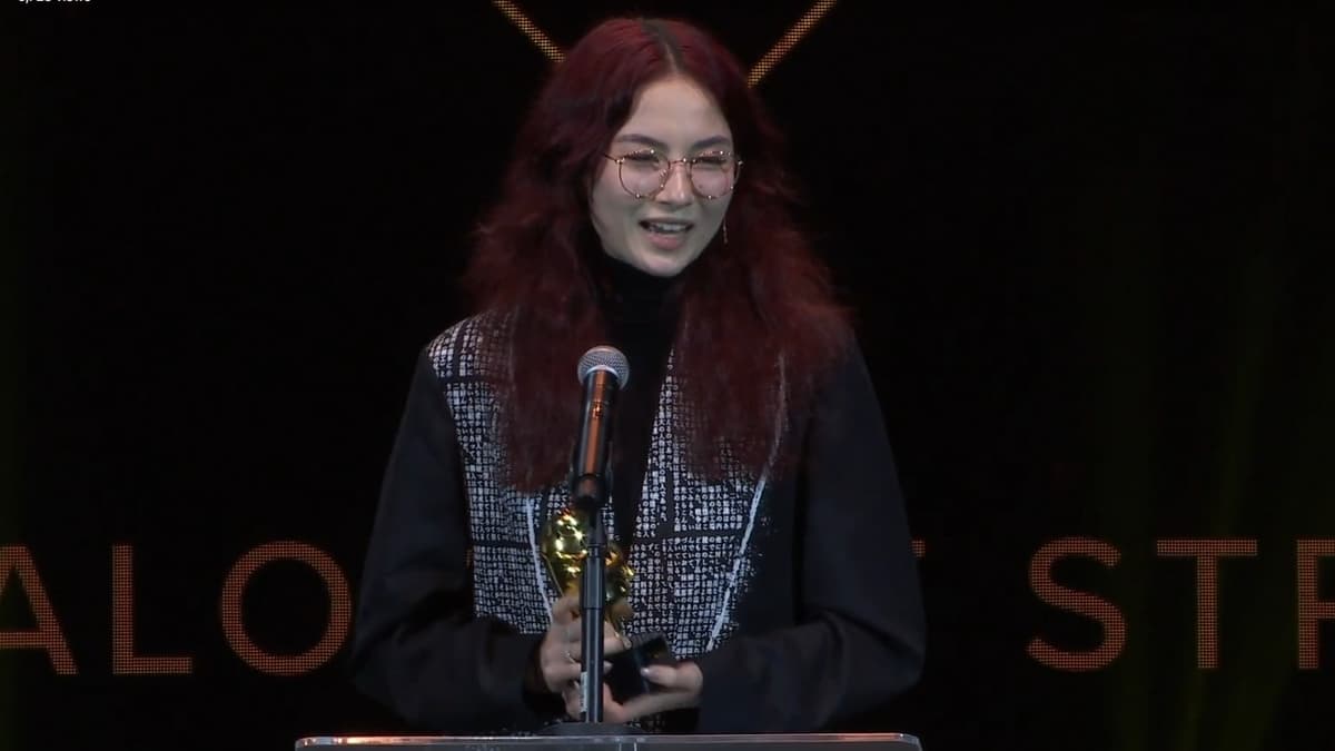 Kyedae gives a speech in The Streamer Awards