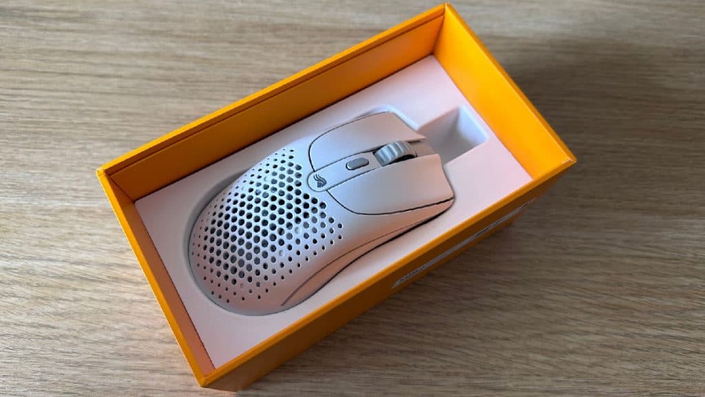 Glorious Model O 2 Wireless in box