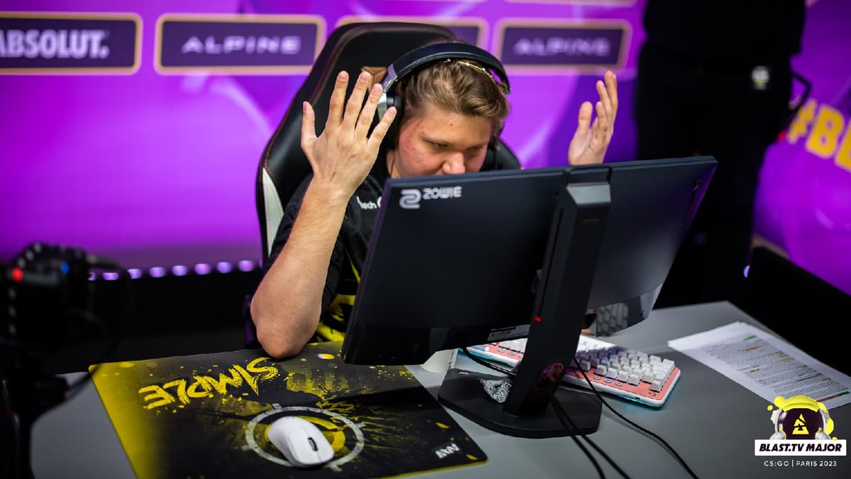 S1mple shouting at computer playing Counter-Strike