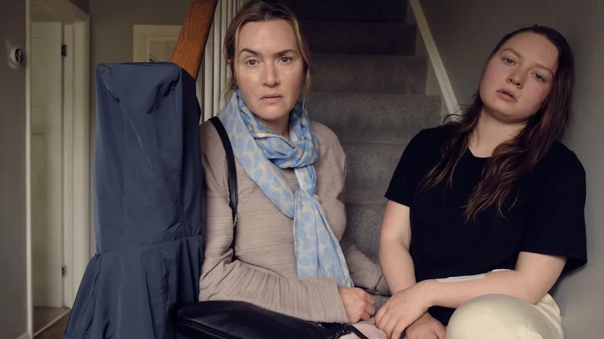 Kate Winslet and Mia Threapleton in I Am Ruth