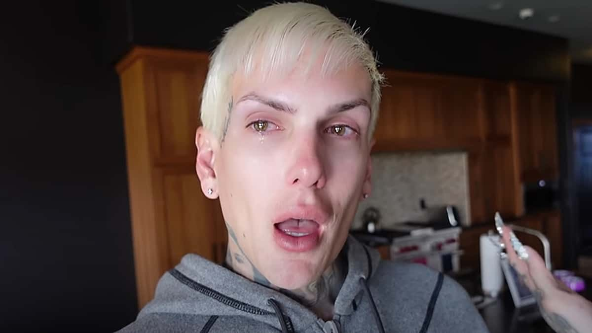 jeffree-star-swatted-tiktok-live