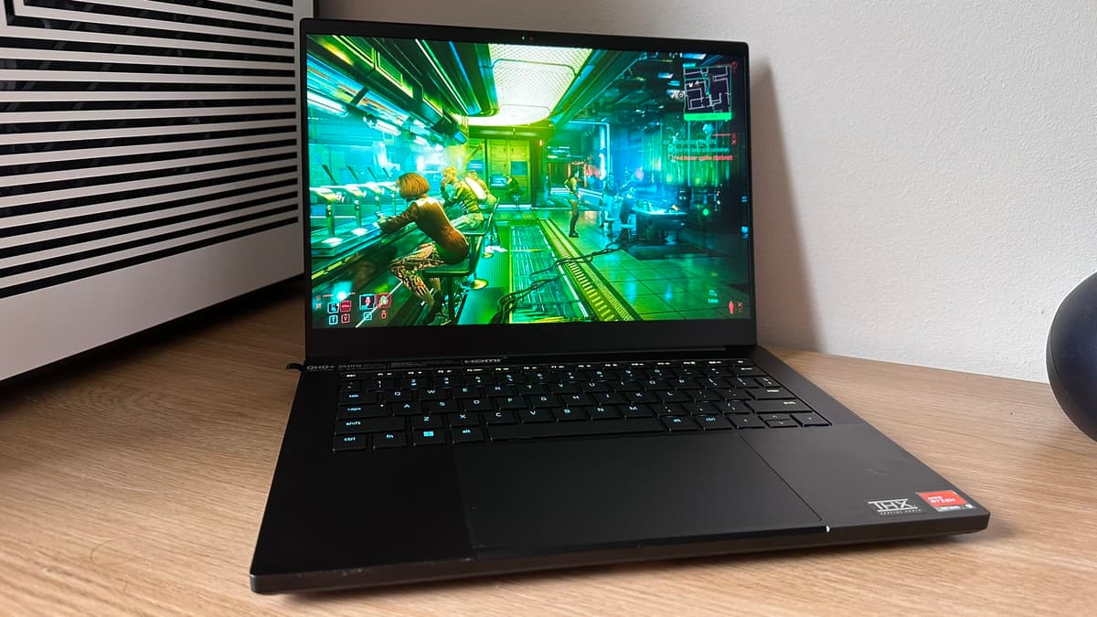 Razer Blade 14 playing Cyberpunk