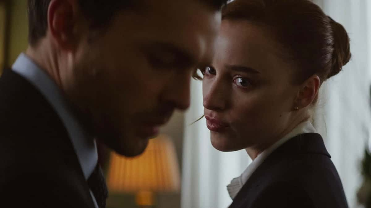 Alden Ehrenreich and Phoebe Dynevor in Fair Play.