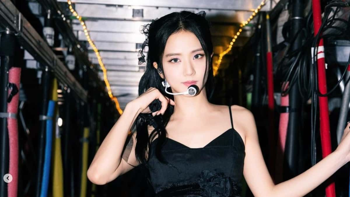 BLACKPINK's Jisoo behind the scenes during tour