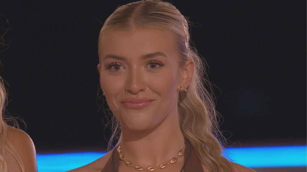 love-island-molly-reveals-tattoo