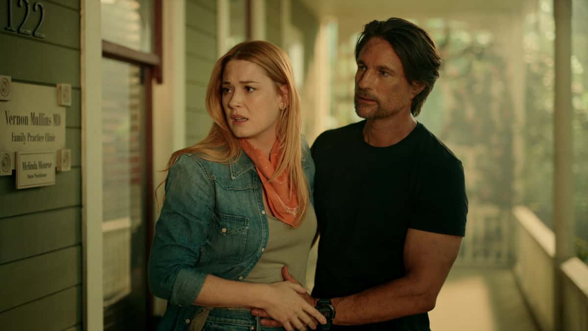 Alexandra Breckenridge and Martin Henderson in Virgin River Season 5, Episode 6