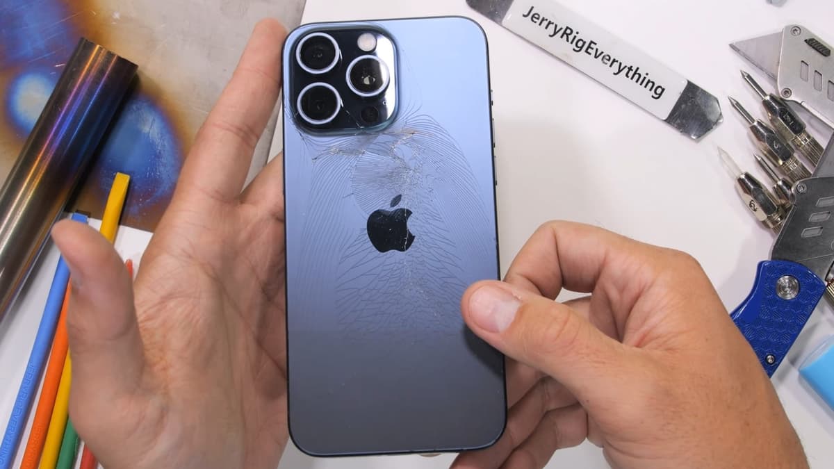 jerryrigeverything durability test iPhone 15 Pro Max