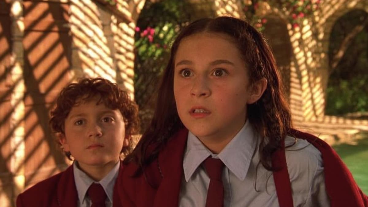 Alexa PenaVega and Daryl Sabara in Spy Kids