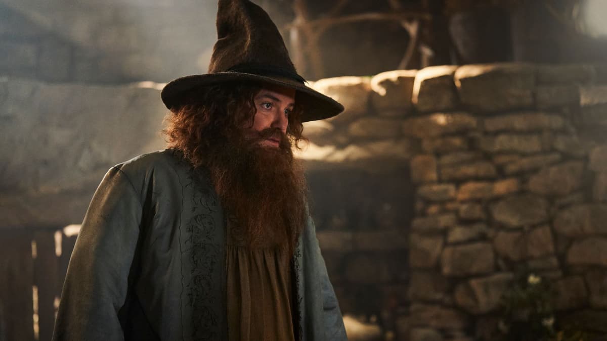 Rory Kinnear as Tom Bombadil in LORD OF THE RINGS: THE RINGS OF POWER Season 2.