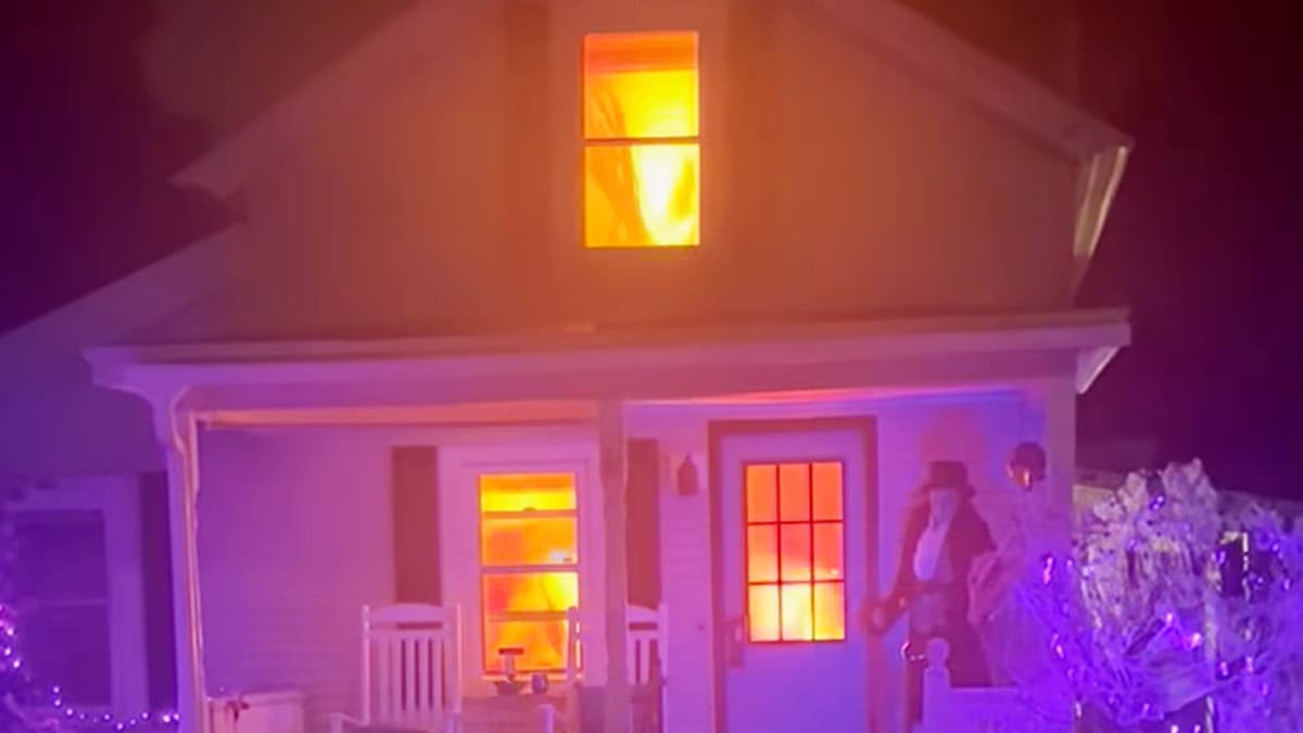 Firefighters rush to house fire only to find amazing Halloween display