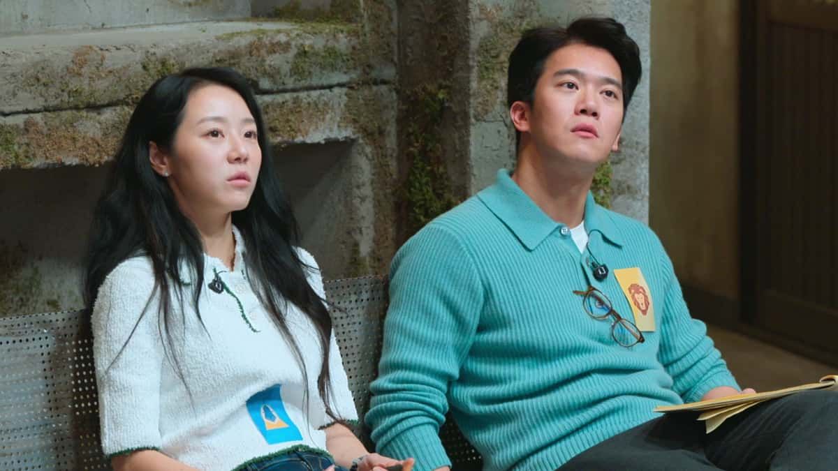 Actors Lee Si-won and Ha Seok-jin in The Devil's Plan