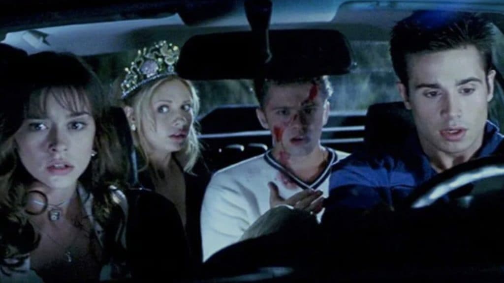 Jennifer Love Hewitt, Sarah Michelle Gellar, Ryan Phillippe, and Freddie Prinze Jr. in I Know What You Did Last Summer