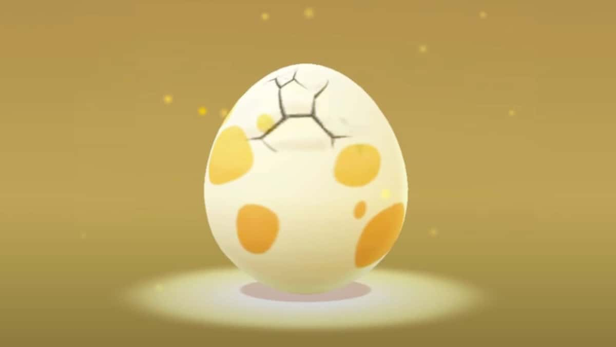 A gameplay screenshot shows a Pokemon Go egg hatching