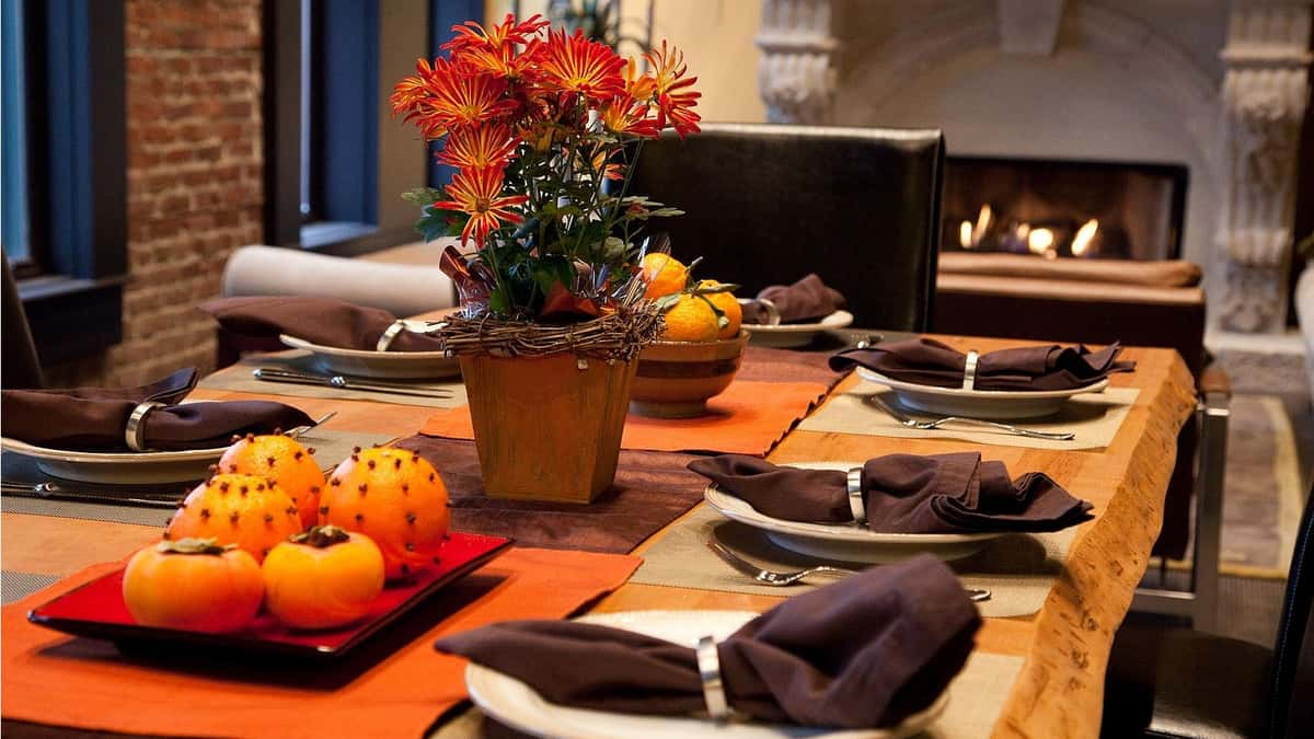 Thanksgiving table