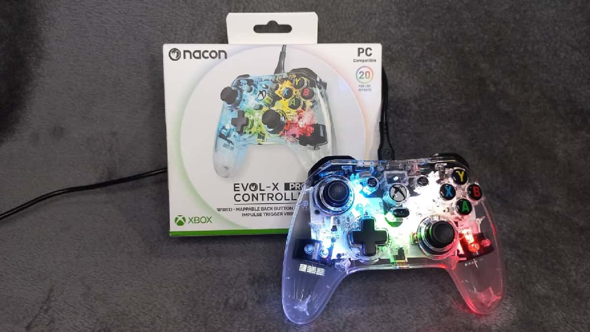 Nacon Evol-X controller with box