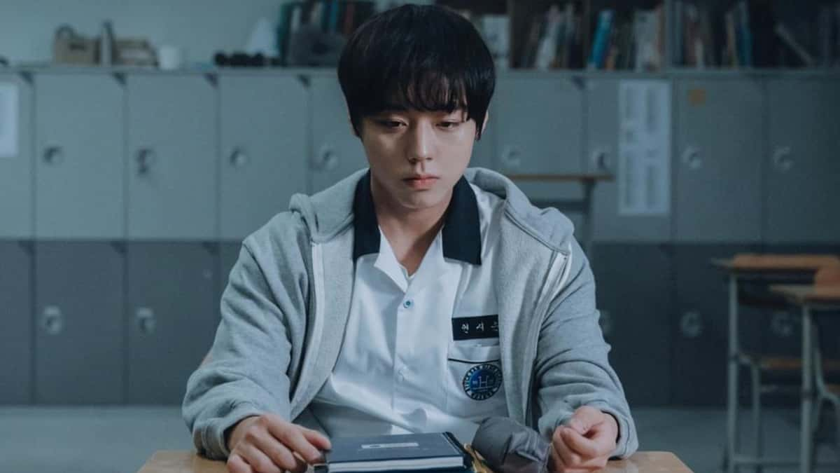 Park Ji-hoon in Weak Hero Class 1 as Si-eun