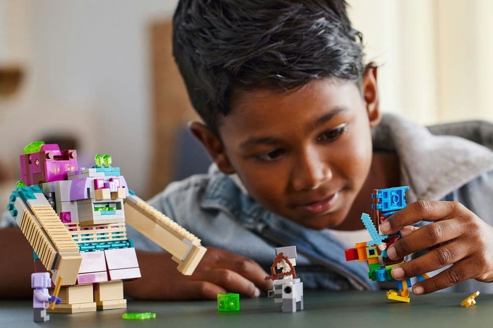 LEGO Minecraft Legends The Devourer Showdown